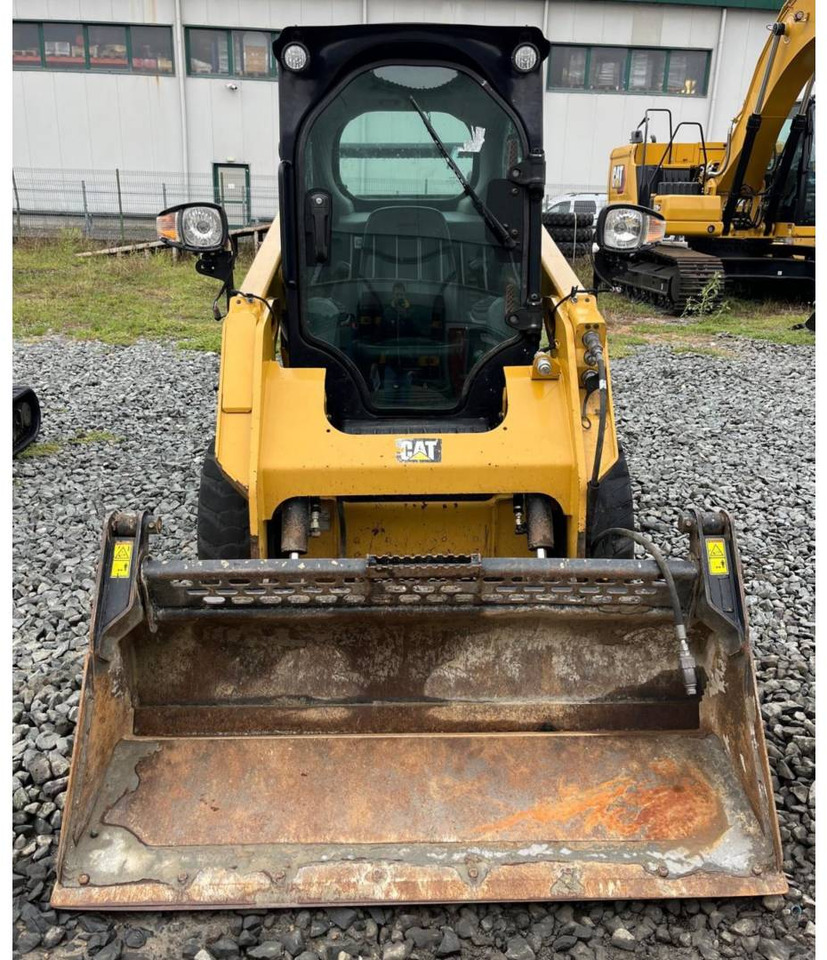 Skid steer loader CAT 242D: picture 6