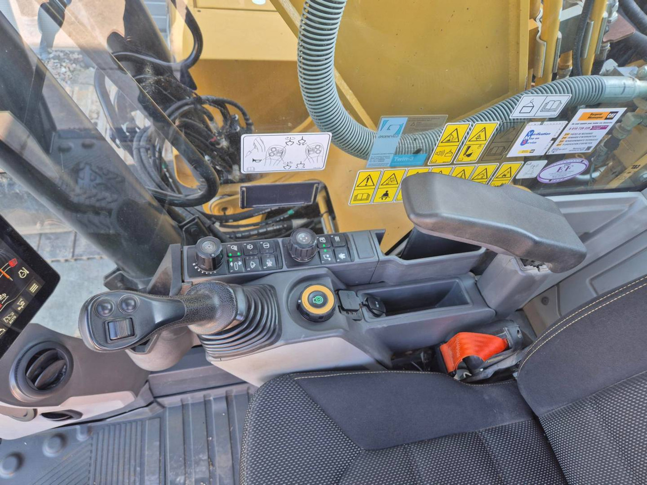 Crawler excavator CAT 323: picture 30
