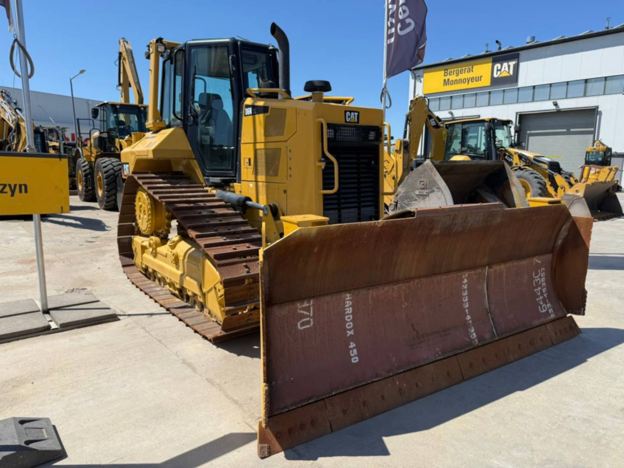 CAT D6NXL - Bulldozer: picture 2 CAT D6NXL - Bulldozer: picture 2