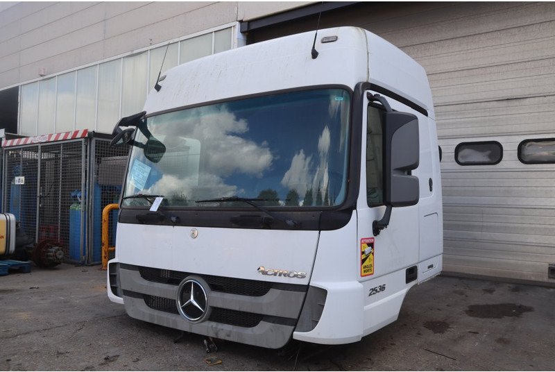 Mercedes-Benz ACTROS F04 MP3 - Cab and interior for Truck: picture 2 Mercedes-Benz ACTROS F04 MP3 - Cab and interior for Truck: picture 2