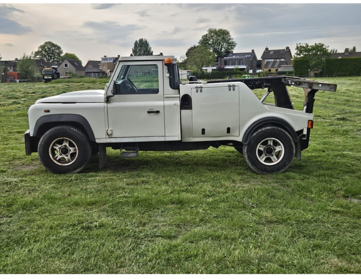 Land Rover Defender Breaking down vehicle - Tow truck: picture 3 Land Rover Defender Breaking down vehicle - Tow truck: picture 3