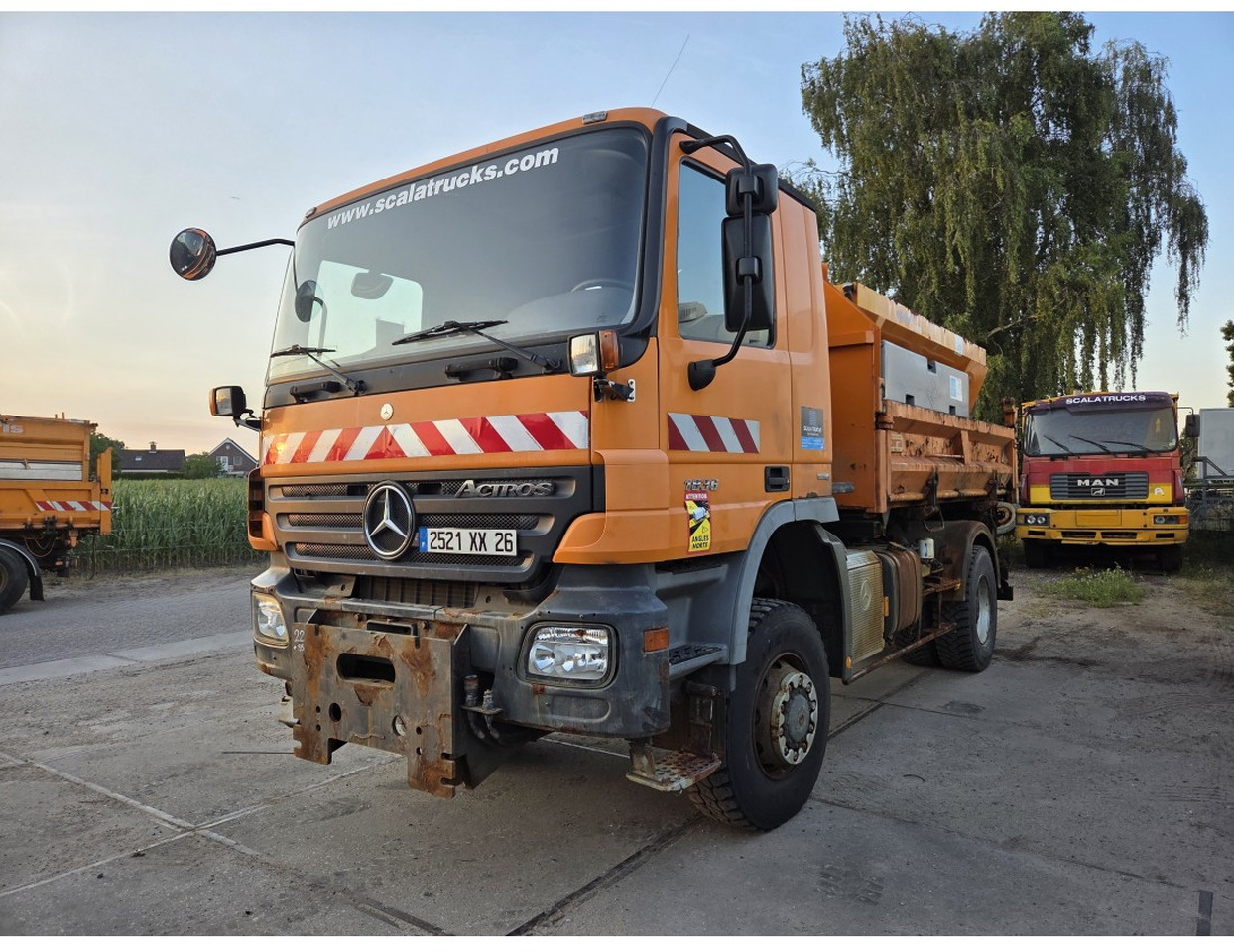 MERCEDES ACTROS 1836 4X4 TIPPER possible to buy with salt spreader - Tipper: picture 1 MERCEDES ACTROS 1836 4X4 TIPPER possible to buy with salt spreader - Tipper: picture 1