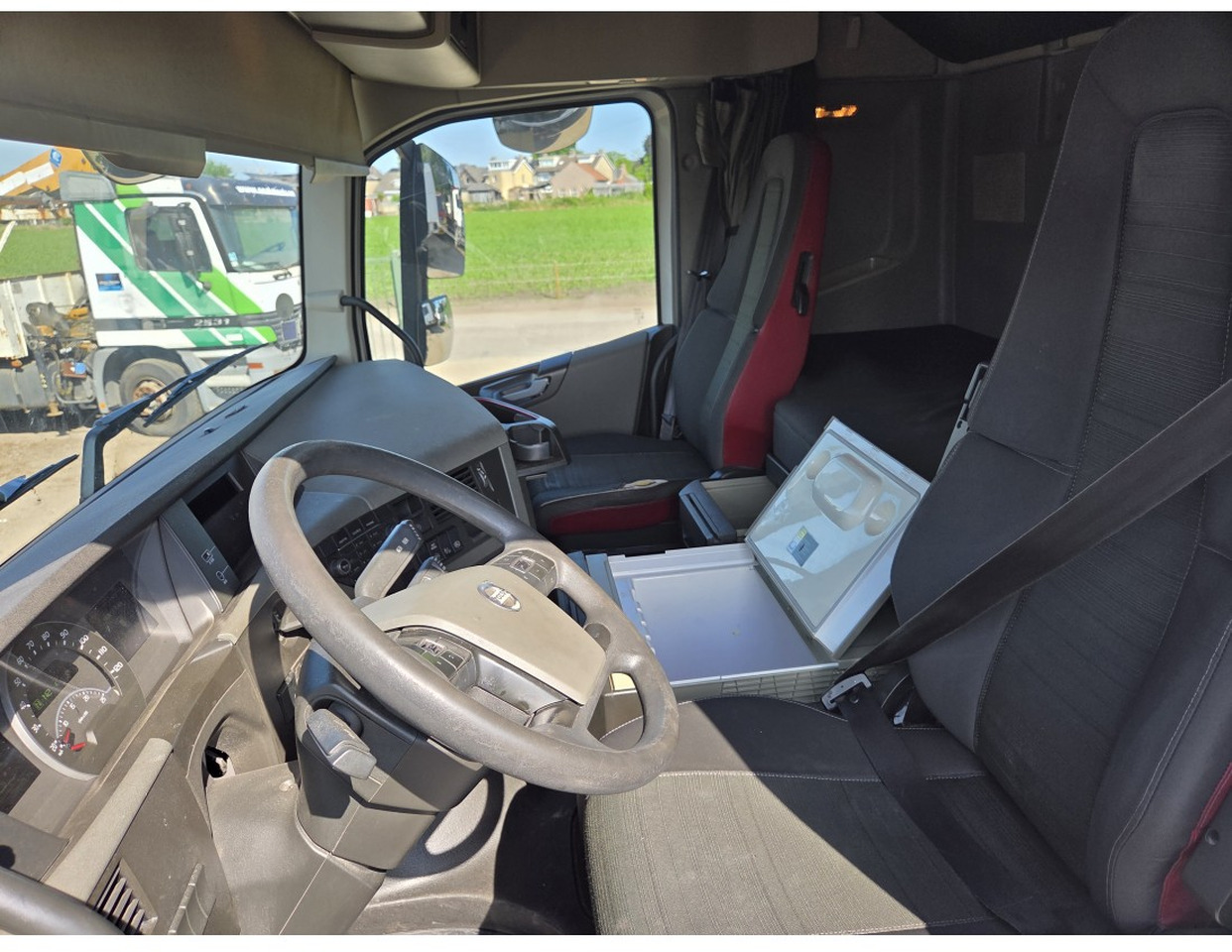 Tractor unit VOLVO FH 500 4X2 TRACTOR UNIT 2 TANKS VEB+: picture 9