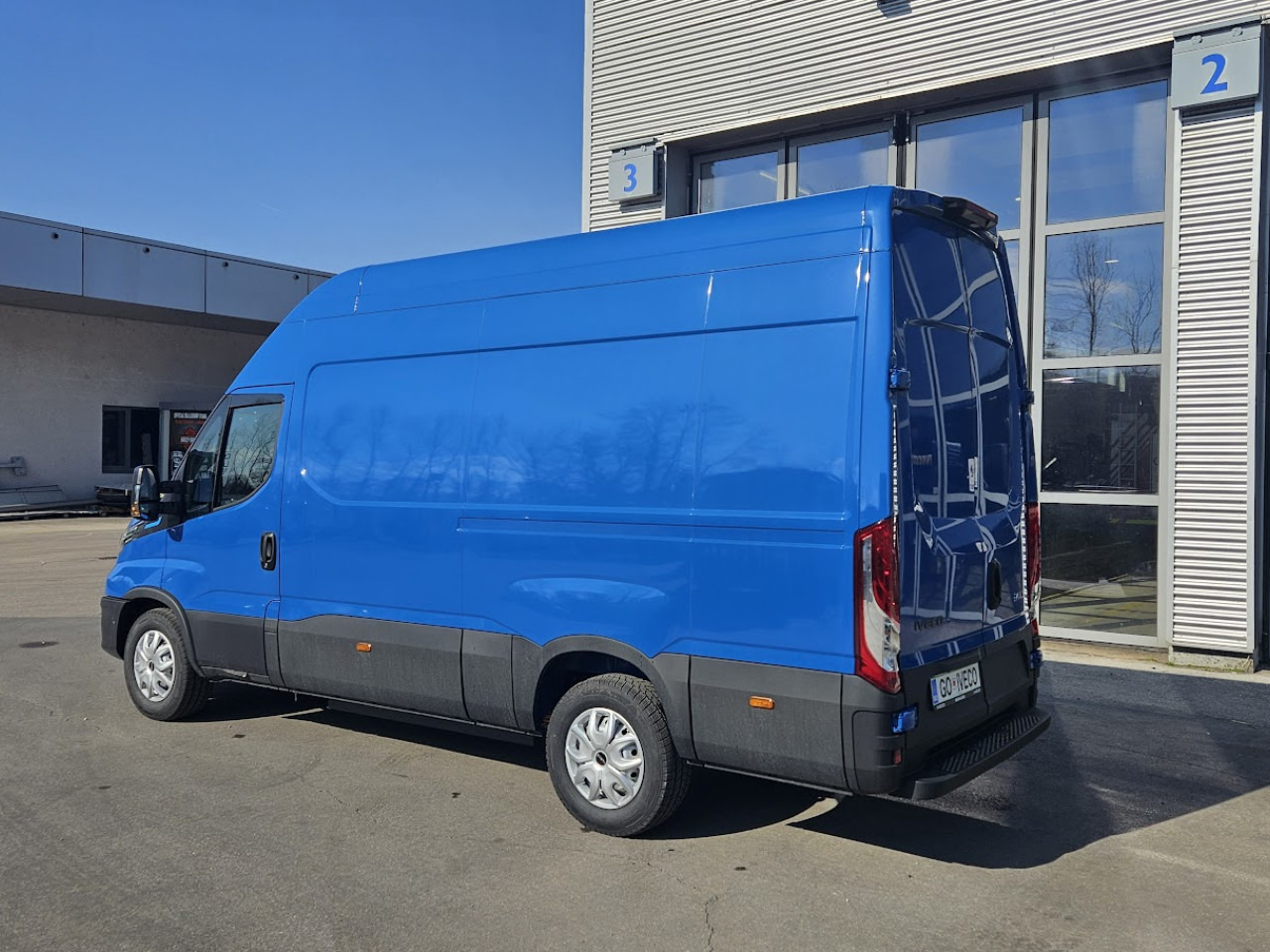 IVECO Daily 35 C 18H - Passenger van, Electric van: picture 3 IVECO Daily 35 C 18H - Passenger van, Electric van: picture 3