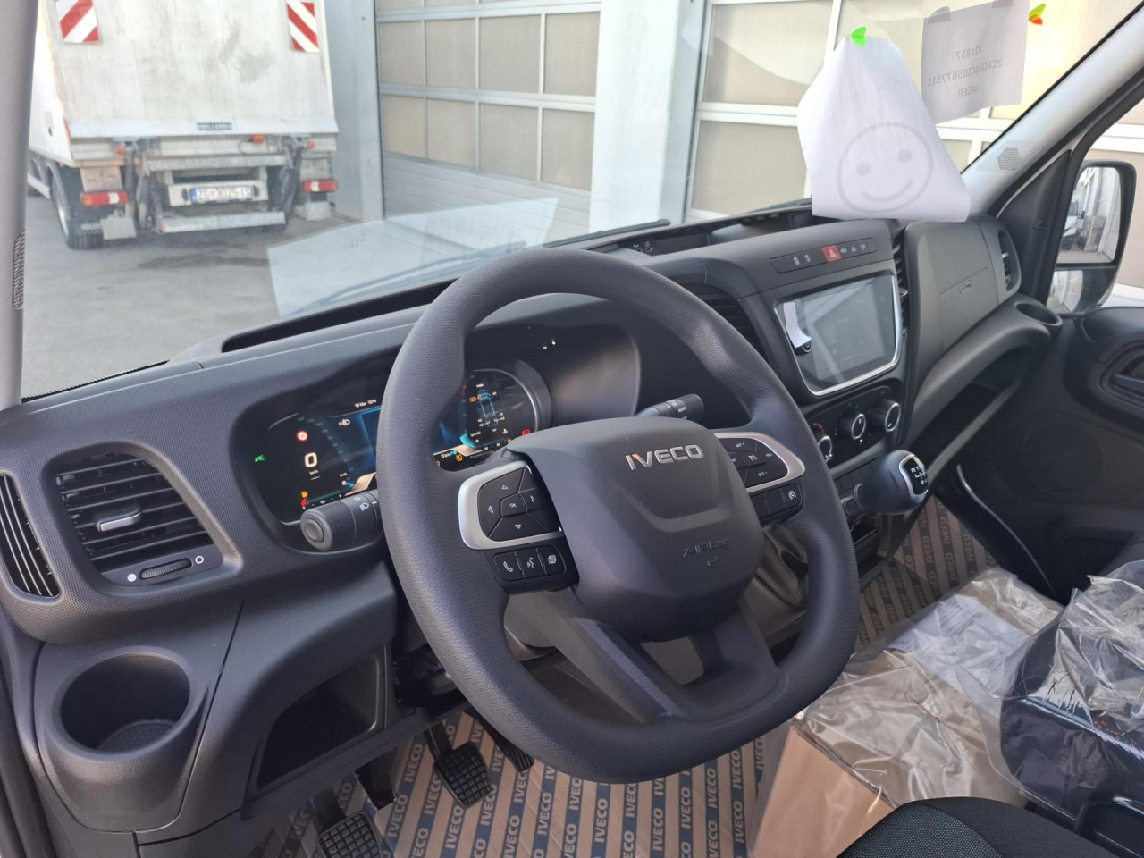 Passenger van IVECO Daily 35C18H V: picture 7