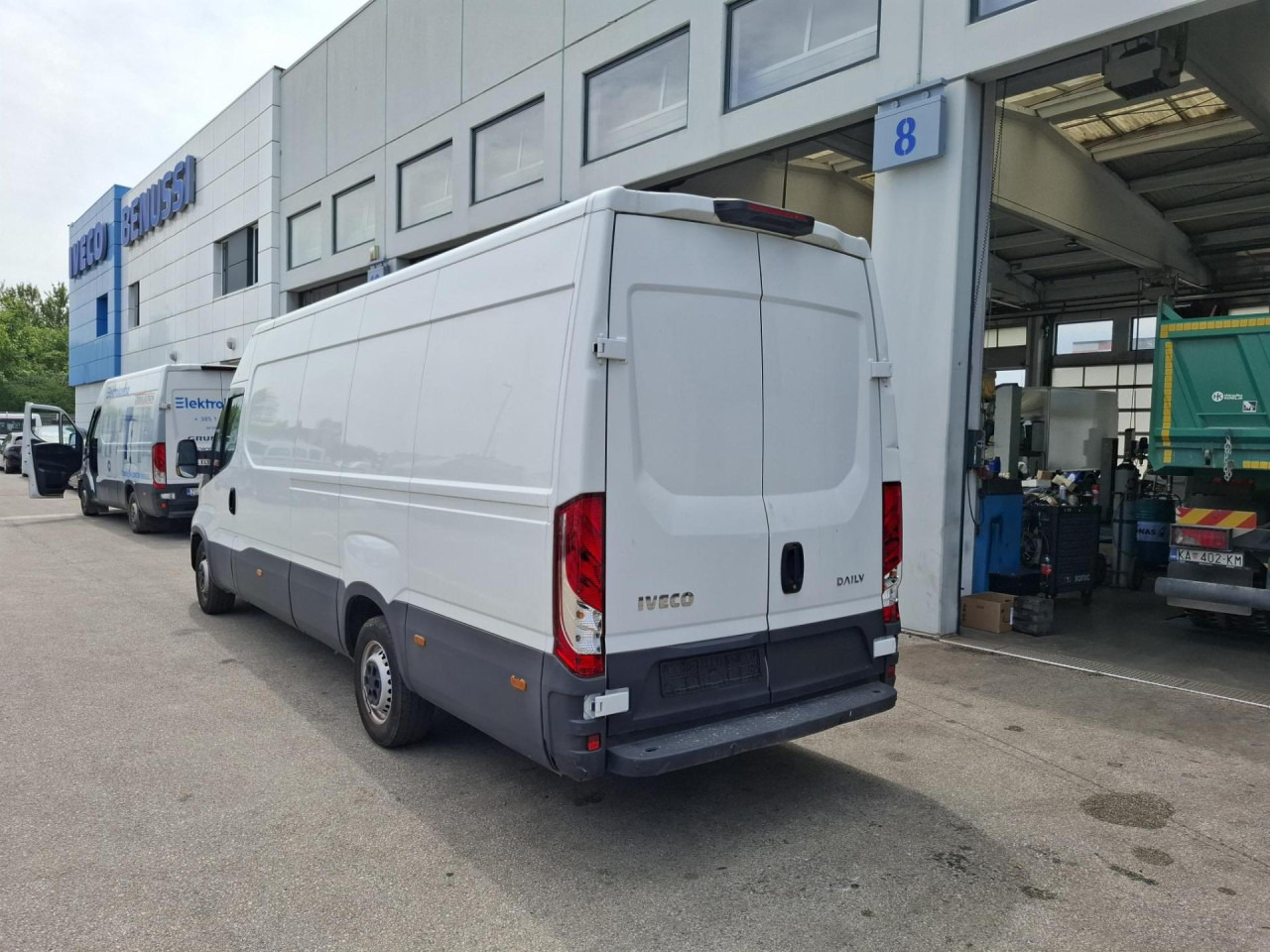 IVECO Daily 35S16V - Passenger van: picture 3 IVECO Daily 35S16V - Passenger van: picture 3