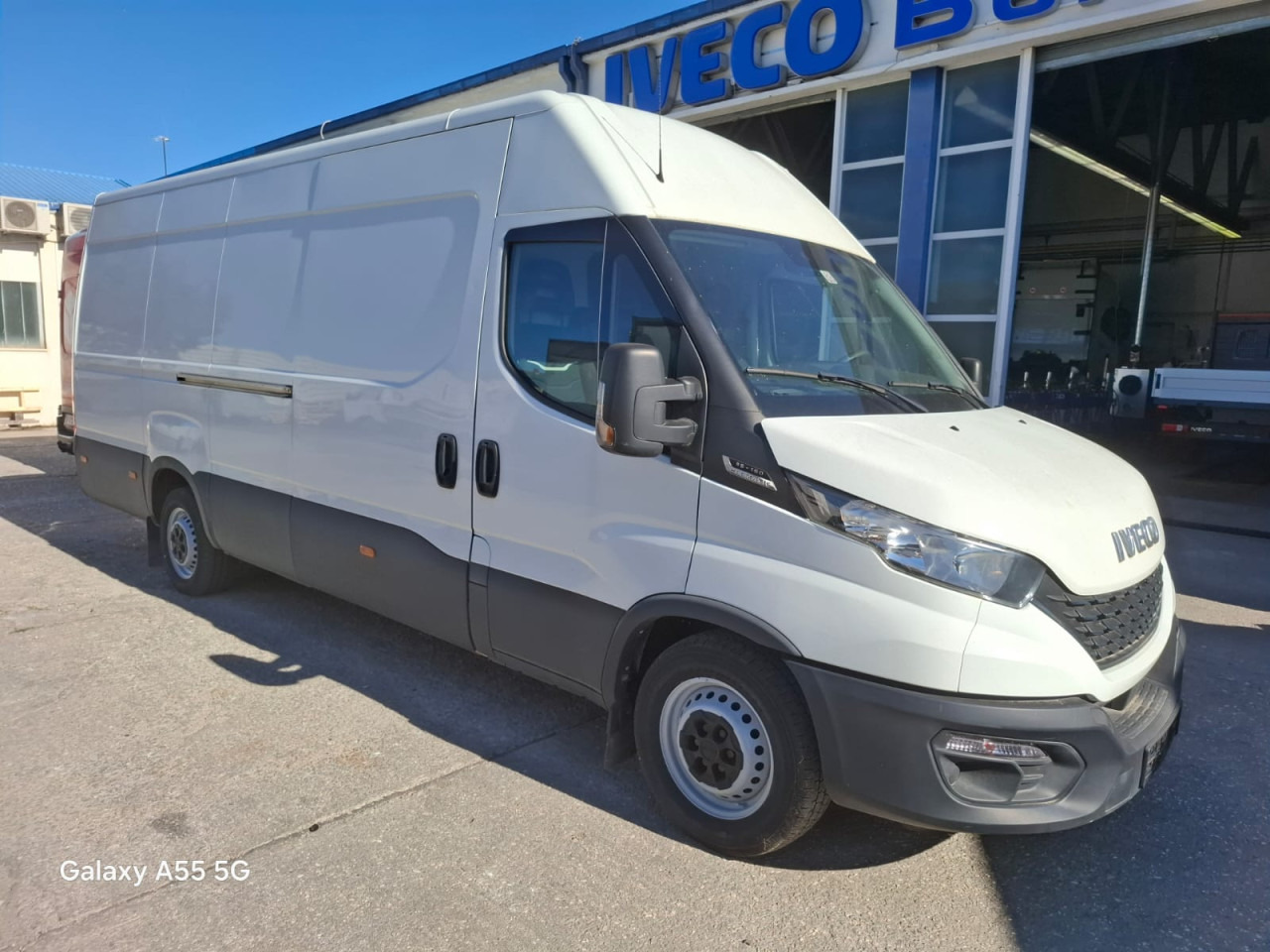 IVECO Daily 35S16V - Passenger van: picture 2 IVECO Daily 35S16V - Passenger van: picture 2
