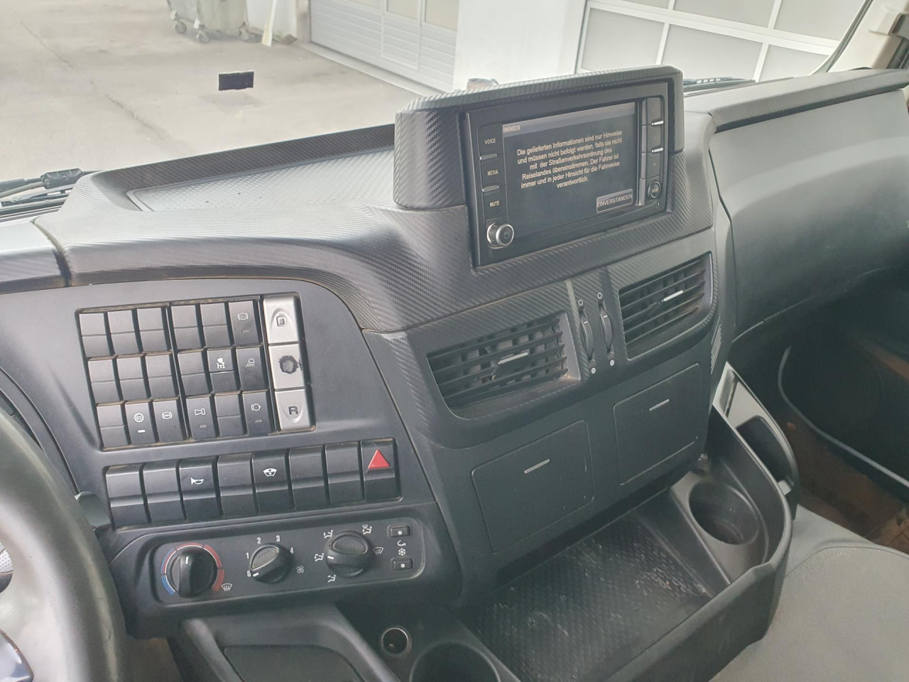 IVECO Trakker AD410T45 - Tipper: picture 3 IVECO Trakker AD410T45 - Tipper: picture 3