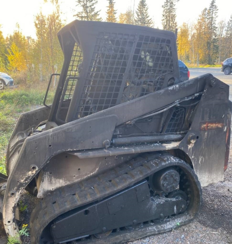 Bobcat T 140 ONLY FOR SPAREPARTS / ENDAST FÖR RESERVDELAR - Engine for Construction machinery: picture 2 Bobcat T 140 ONLY FOR SPAREPARTS / ENDAST FÖR RESERVDELAR - Engine for Construction machinery: picture 2