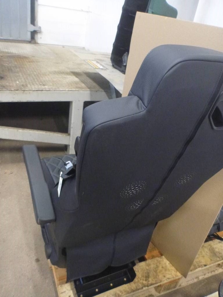 Mercedes-Benz Actros - Cab for Truck: picture 2 Mercedes-Benz Actros - Cab for Truck: picture 2