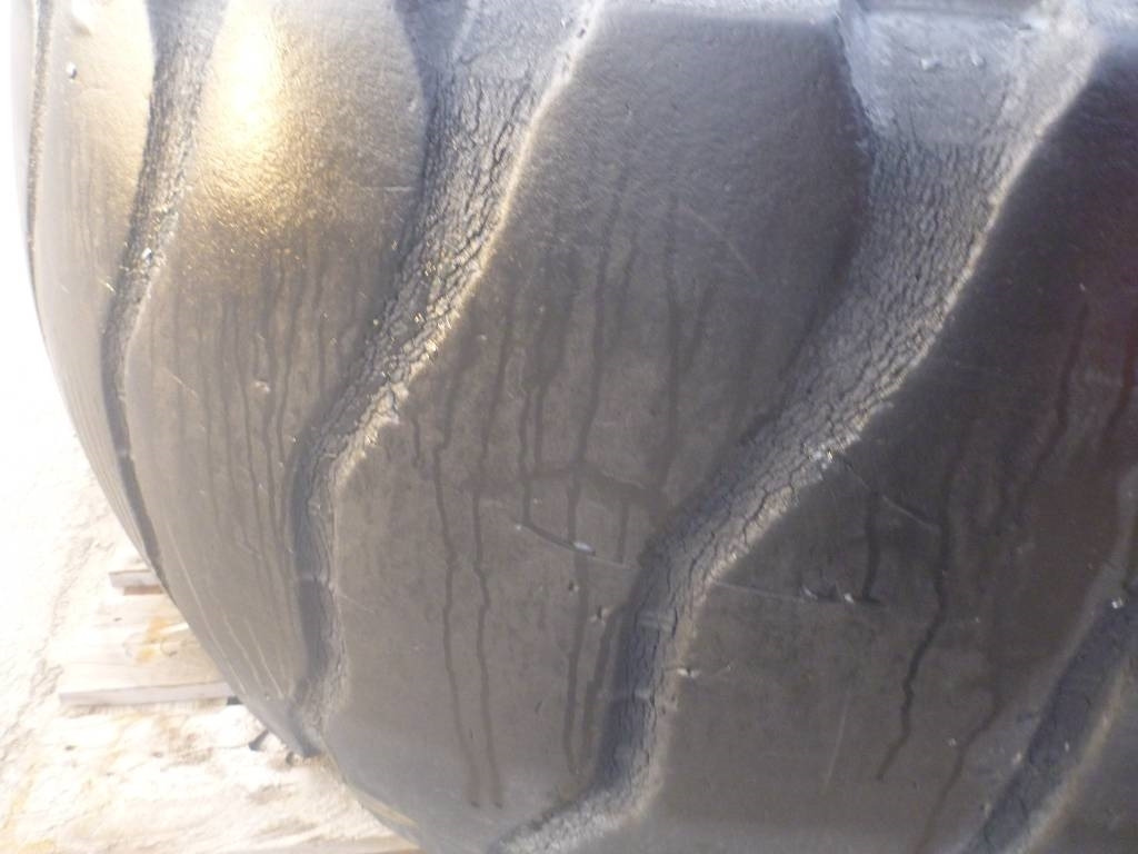 Volvo Hjul, Bridgestone 26.5R25 1st - Axle and parts for Construction machinery: picture 2 Volvo Hjul, Bridgestone 26.5R25 1st - Axle and parts for Construction machinery: picture 2