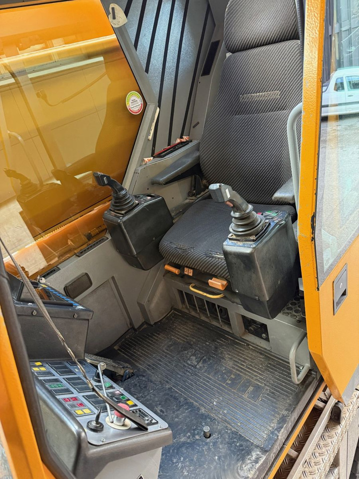 Crane truck Liebherr LTM 1160/2 UTM655 10x6, FLYJIB, SWISS: picture 8 Crane truck Liebherr LTM 1160/2 UTM655 10x6, FLYJIB, SWISS: picture 8