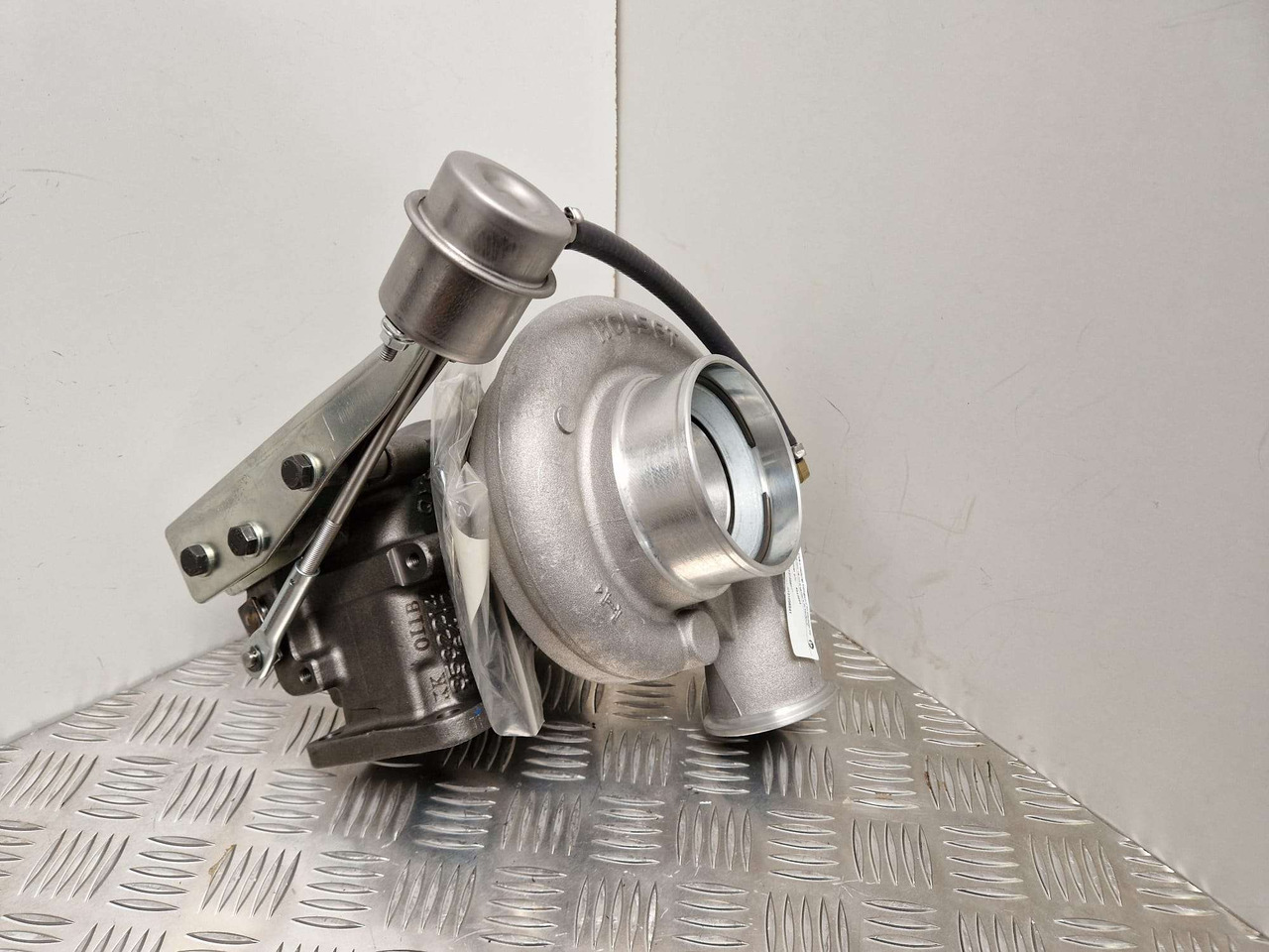 Iveco Generator Turbocharger Holset 4043994 - Engine and parts for Construction machinery: picture 1 Iveco Generator Turbocharger Holset 4043994 - Engine and parts for Construction machinery: picture 1