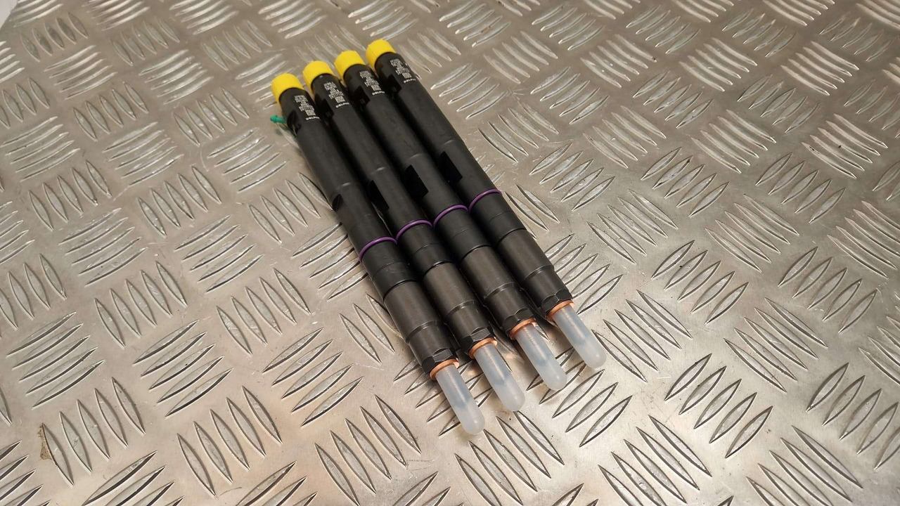 JCB 320/06828 injector set of 4 Delphi 129kw injectors - Engine and parts for Construction machinery: picture 1 JCB 320/06828 injector set of 4 Delphi 129kw injectors - Engine and parts for Construction machinery: picture 1