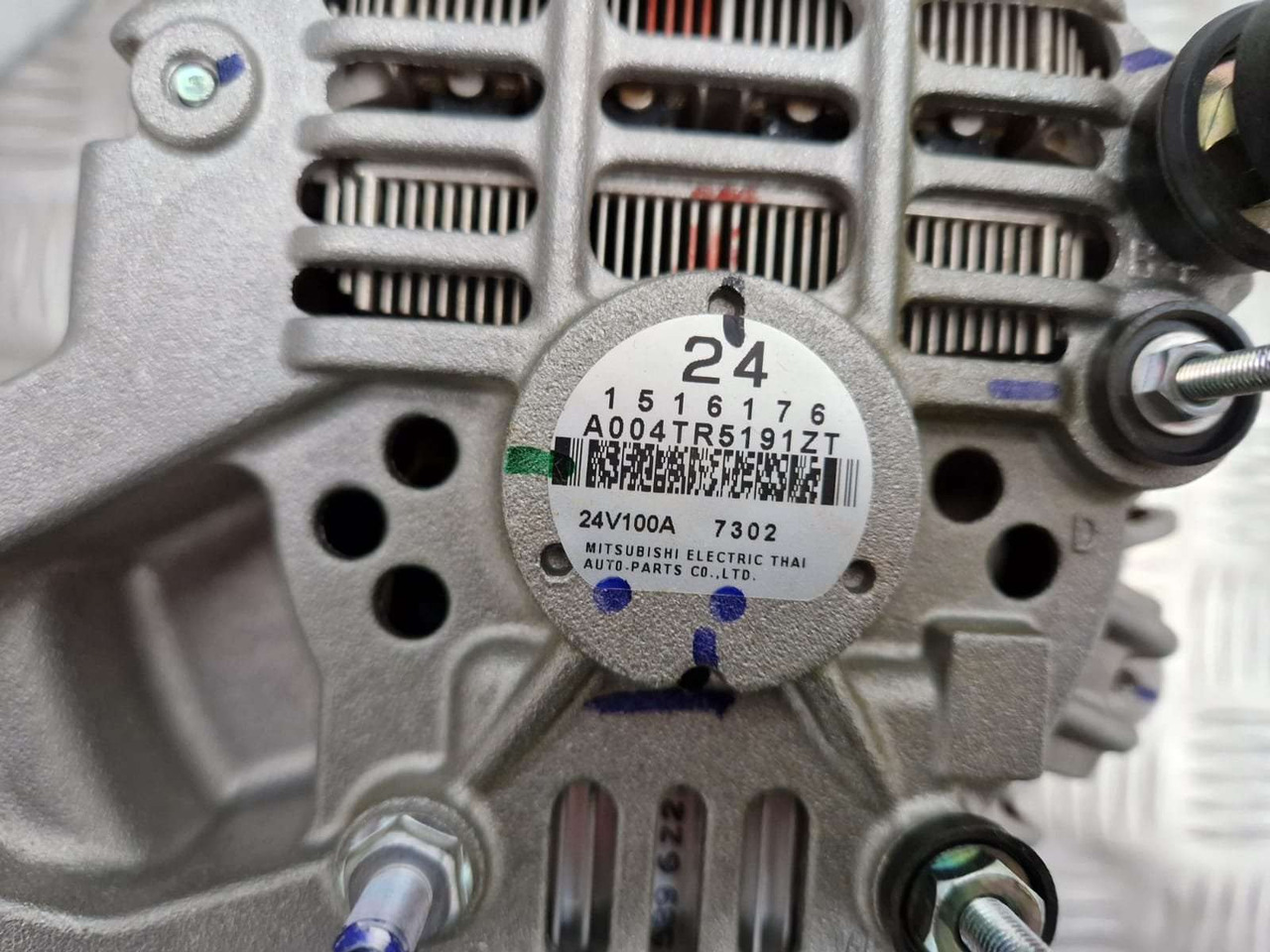 Scania Alternator 1516176 1774592 - Engine and parts for Construction machinery: picture 3 Scania Alternator 1516176 1774592 - Engine and parts for Construction machinery: picture 3