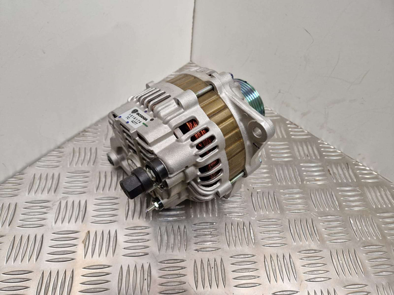 Scania Alternator 1516176 1774592 - Engine and parts for Construction machinery: picture 1 Scania Alternator 1516176 1774592 - Engine and parts for Construction machinery: picture 1