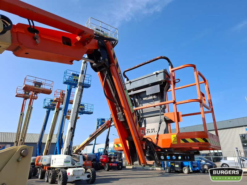 Articulated boom JLG E450 AJ: picture 12