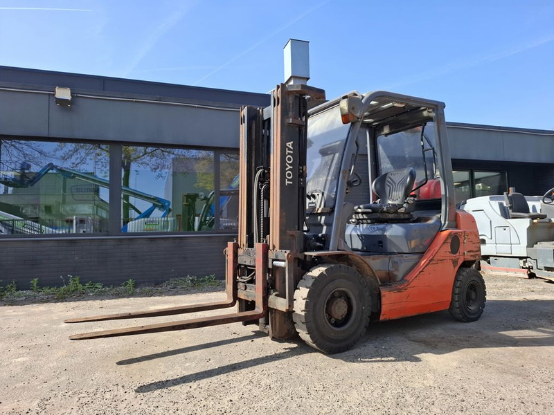 Toyota 02-8FGF20 - LPG forklift: picture 1 Toyota 02-8FGF20 - LPG forklift: picture 1