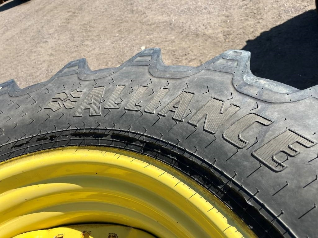 Alliance 540/65R30 till John Deere 7920 mfl - Tire for Agricultural machinery: picture 5 Alliance 540/65R30 till John Deere 7920 mfl - Tire for Agricultural machinery: picture 5
