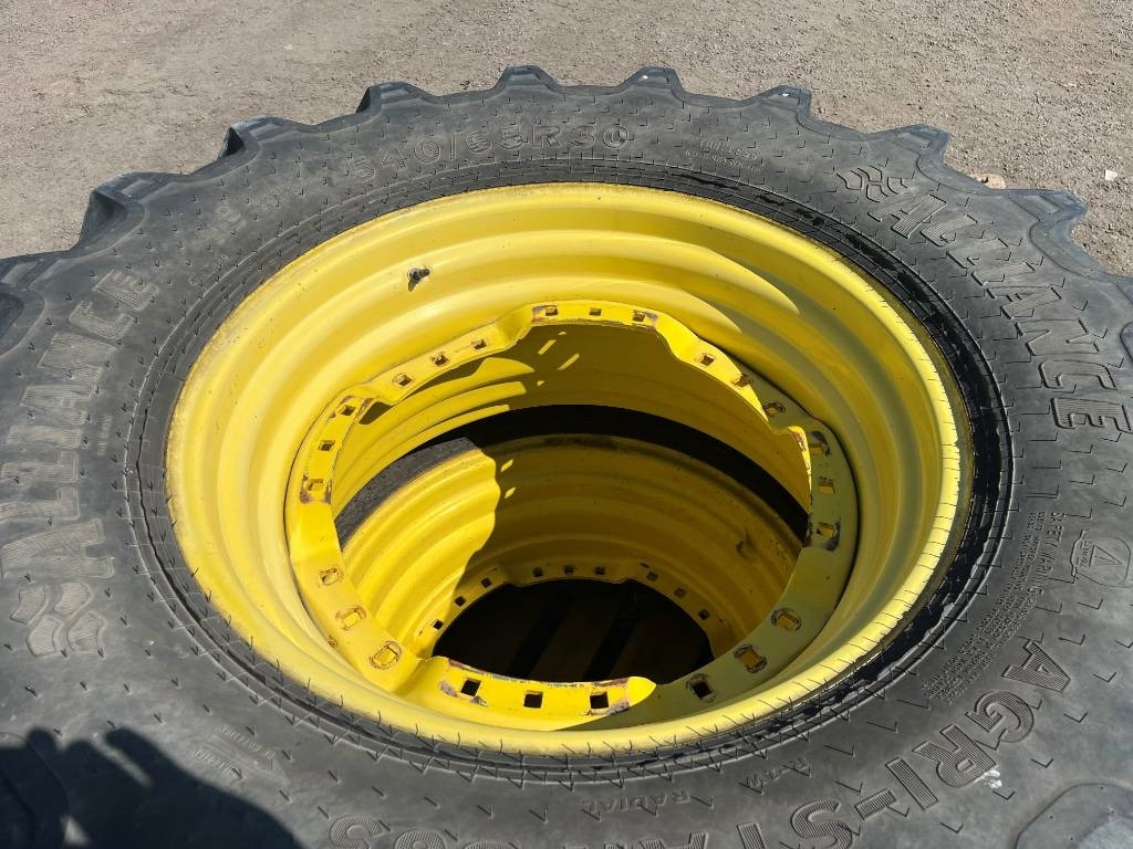 Alliance 540/65R30 till John Deere 7920 mfl - Tire for Agricultural machinery: picture 3 Alliance 540/65R30 till John Deere 7920 mfl - Tire for Agricultural machinery: picture 3