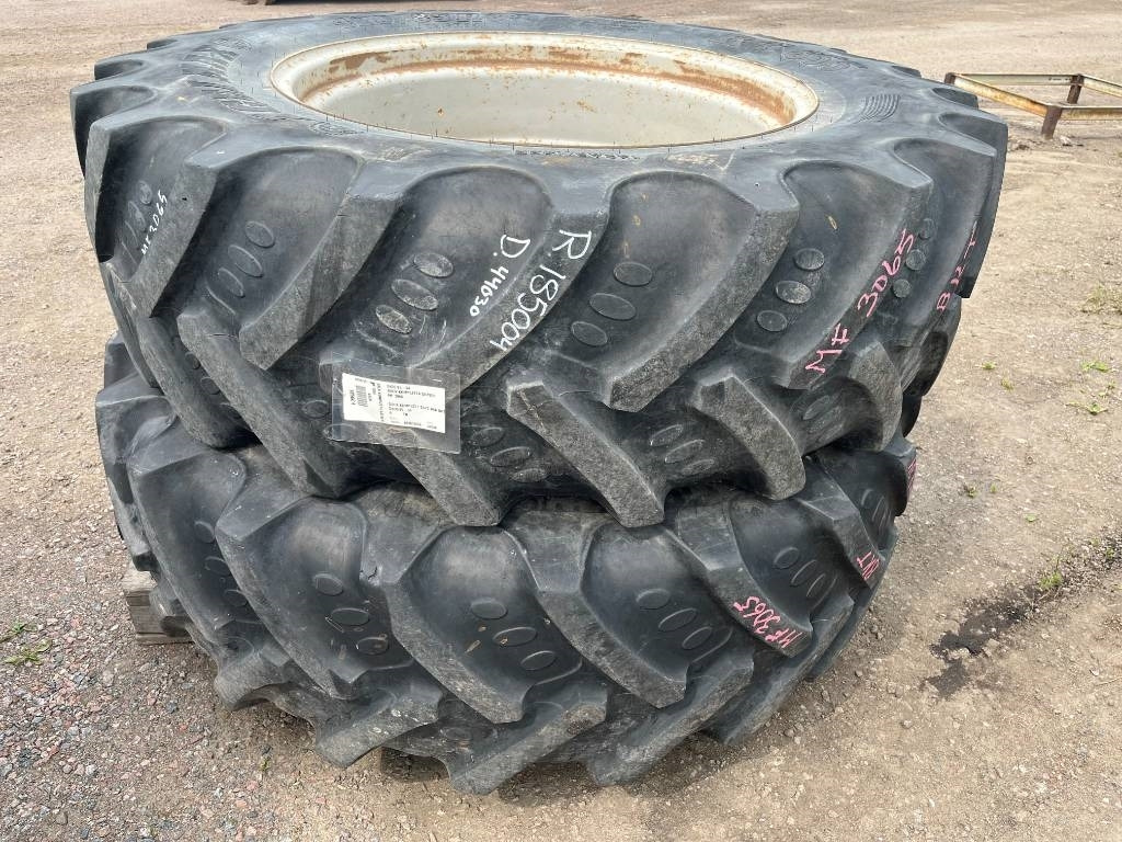 BKT 420/85R34 till MF 3060 3070 3050 - Tire for Agricultural machinery: picture 1 BKT 420/85R34 till MF 3060 3070 3050 - Tire for Agricultural machinery: picture 1