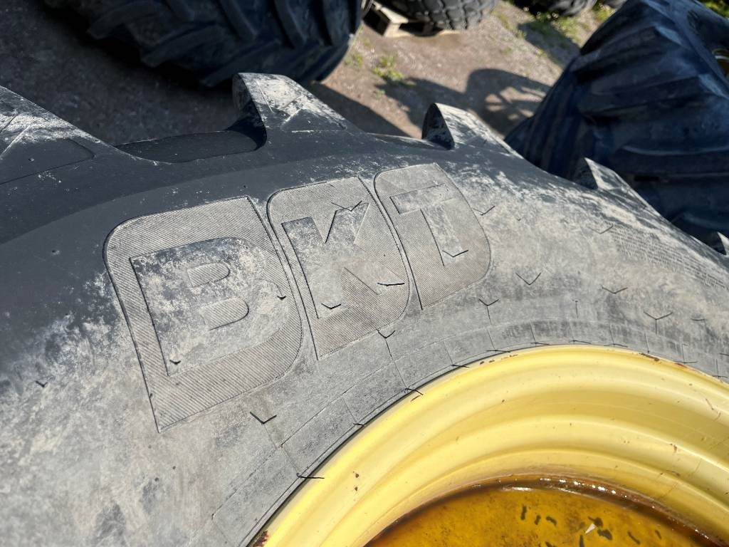 BKT 620/70R42 John Deere 7930 - Tire for Agricultural machinery: picture 4 BKT 620/70R42 John Deere 7930 - Tire for Agricultural machinery: picture 4