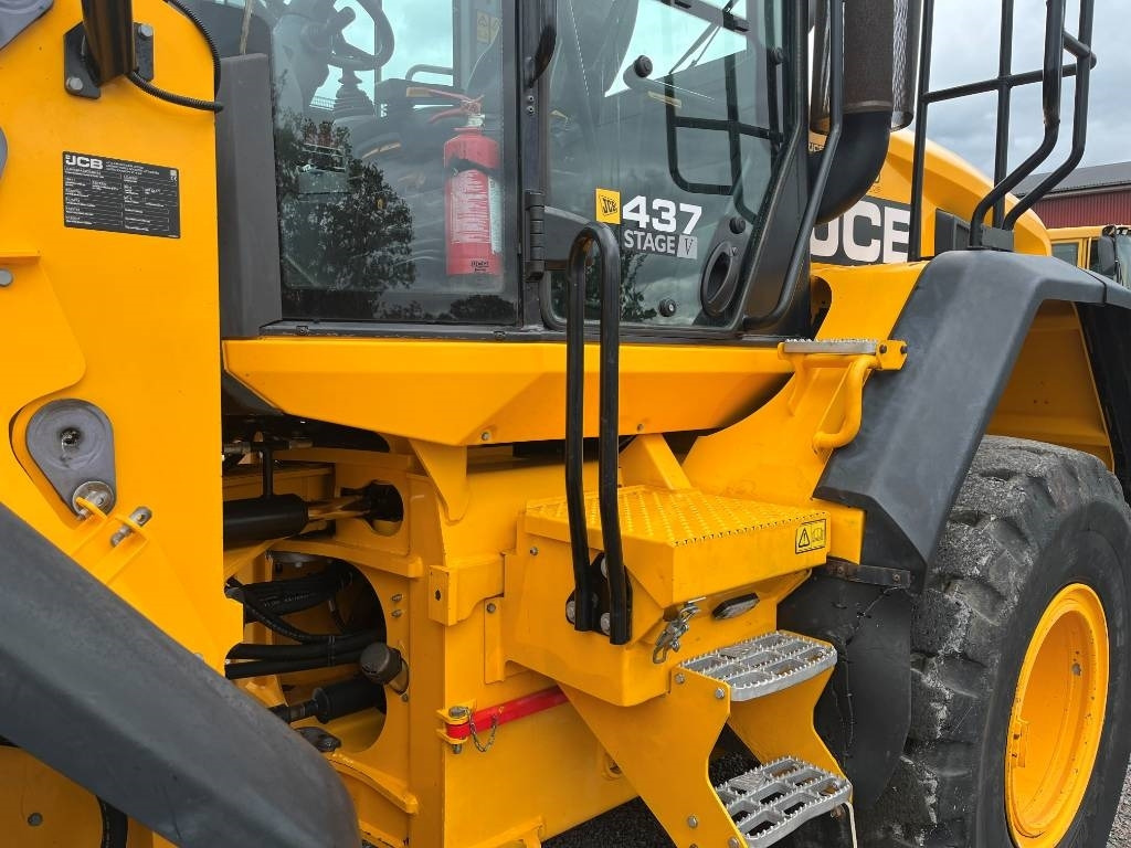 Wheel loader JCB 437 S5 HT: picture 14
