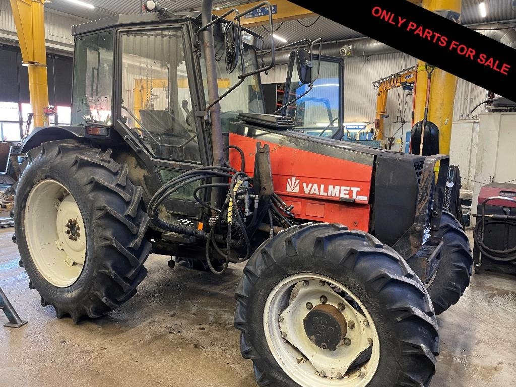 Valmet 665 Dismantled. Only spare parts - Farm tractor: picture 1 Valmet 665 Dismantled. Only spare parts - Farm tractor: picture 1