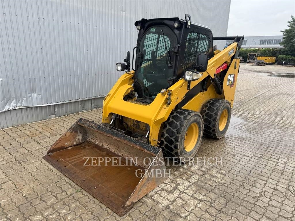 CAT 262D3 - Skid steer loader: picture 1 CAT 262D3 - Skid steer loader: picture 1