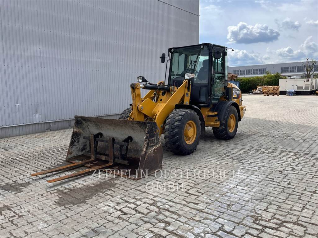 CAT 907M - Wheel loader: picture 1 CAT 907M - Wheel loader: picture 1