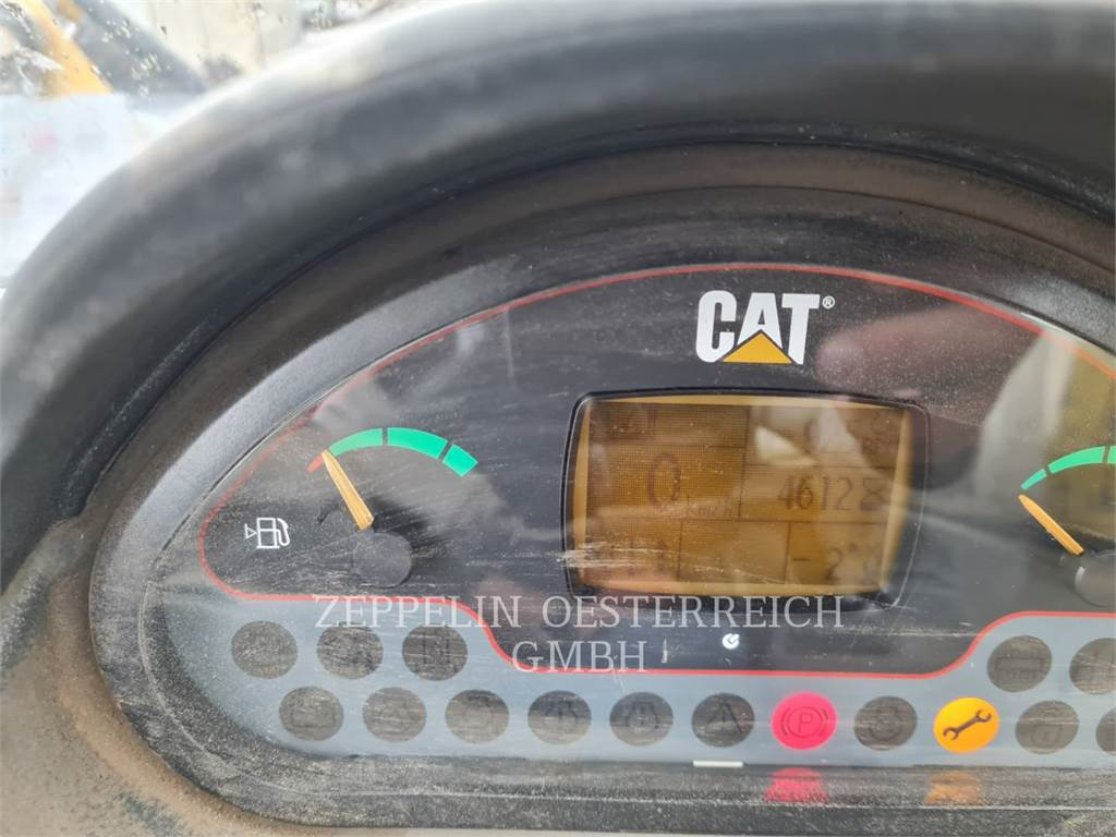 CAT TH414 - Telescopic handler: picture 5 CAT TH414 - Telescopic handler: picture 5