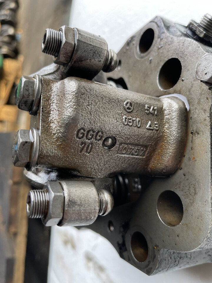 Mercedes-głowica/Merceds OM 502-głowica Lexion/Jaguar/Actros - Cylinder head for Agricultural machinery: picture 1 Mercedes-głowica/Merceds OM 502-głowica Lexion/Jaguar/Actros - Cylinder head for Agricultural machinery: picture 1