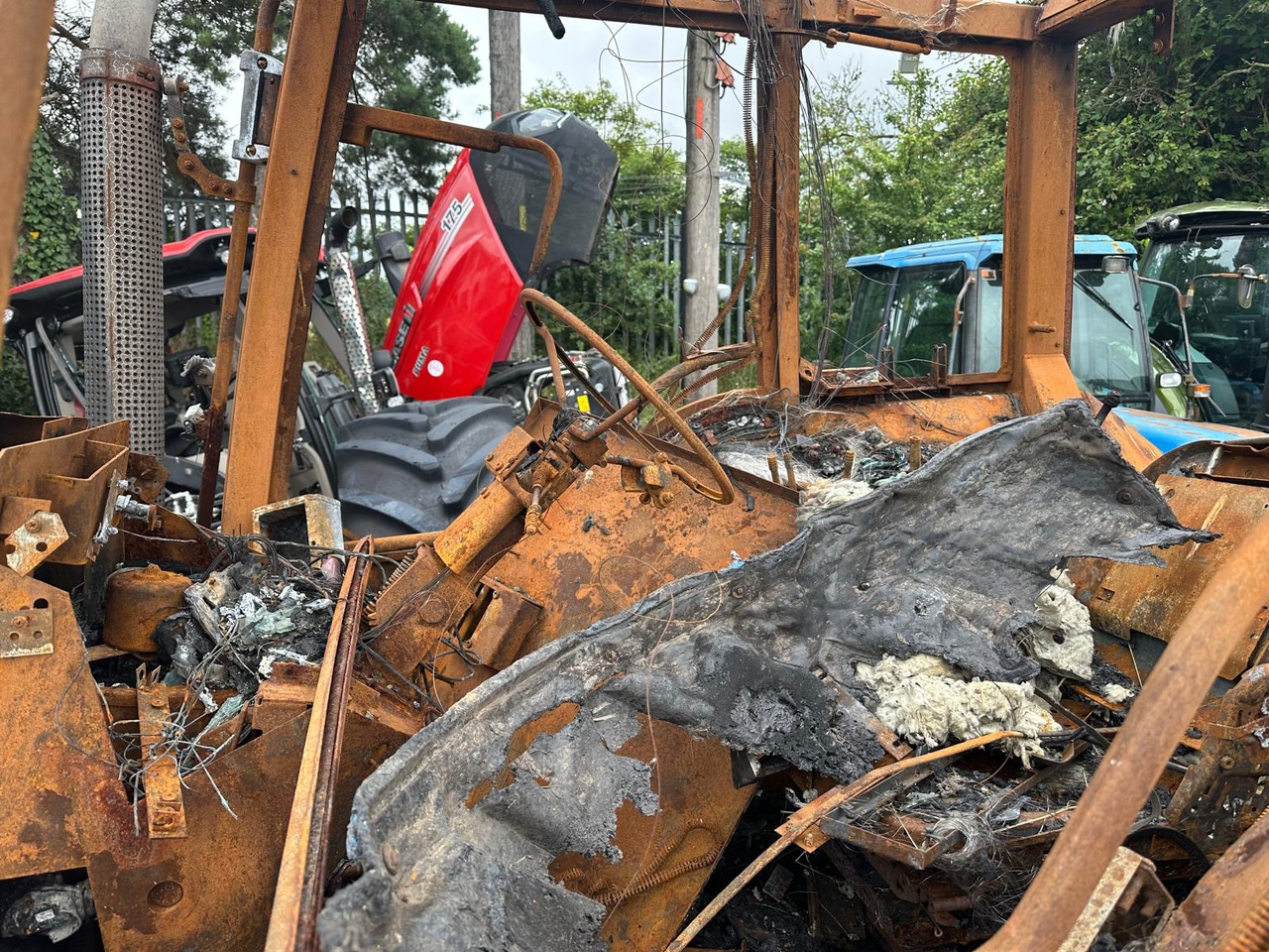 Farm tractor Valtra 8150 8150-4 - cała na części: picture 12