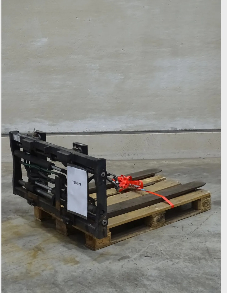 Attachment Fork positioner FEM2 - Attachment for Material handling equipment: picture 2 Attachment Fork positioner FEM2 - Attachment for Material handling equipment: picture 2