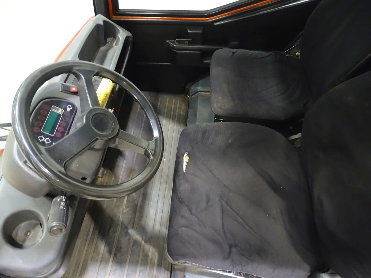 Linde P250 - Tow tractor: picture 3 Linde P250 - Tow tractor: picture 3