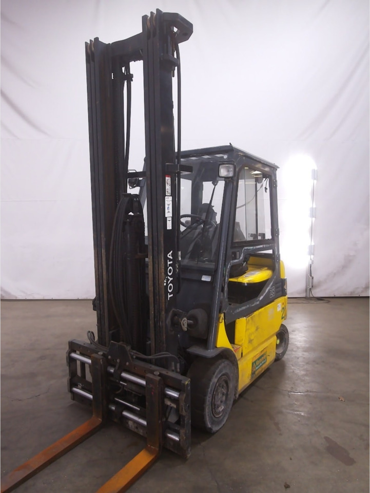 Package 5: TOYOTA 7FBMF25 & 7FBMF30 - Electric forklift: picture 2 Package 5: TOYOTA 7FBMF25 & 7FBMF30 - Electric forklift: picture 2