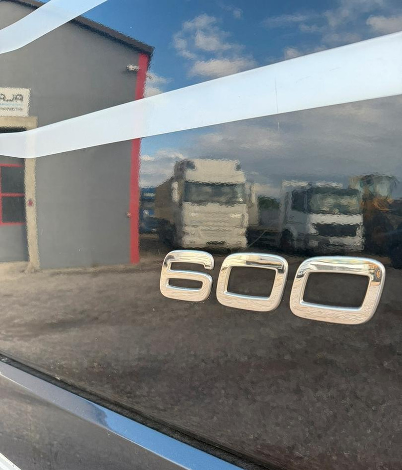 Volvo FH6-600. Euro 5 - Dropside/ Flatbed truck: picture 3 Volvo FH6-600. Euro 5 - Dropside/ Flatbed truck: picture 3