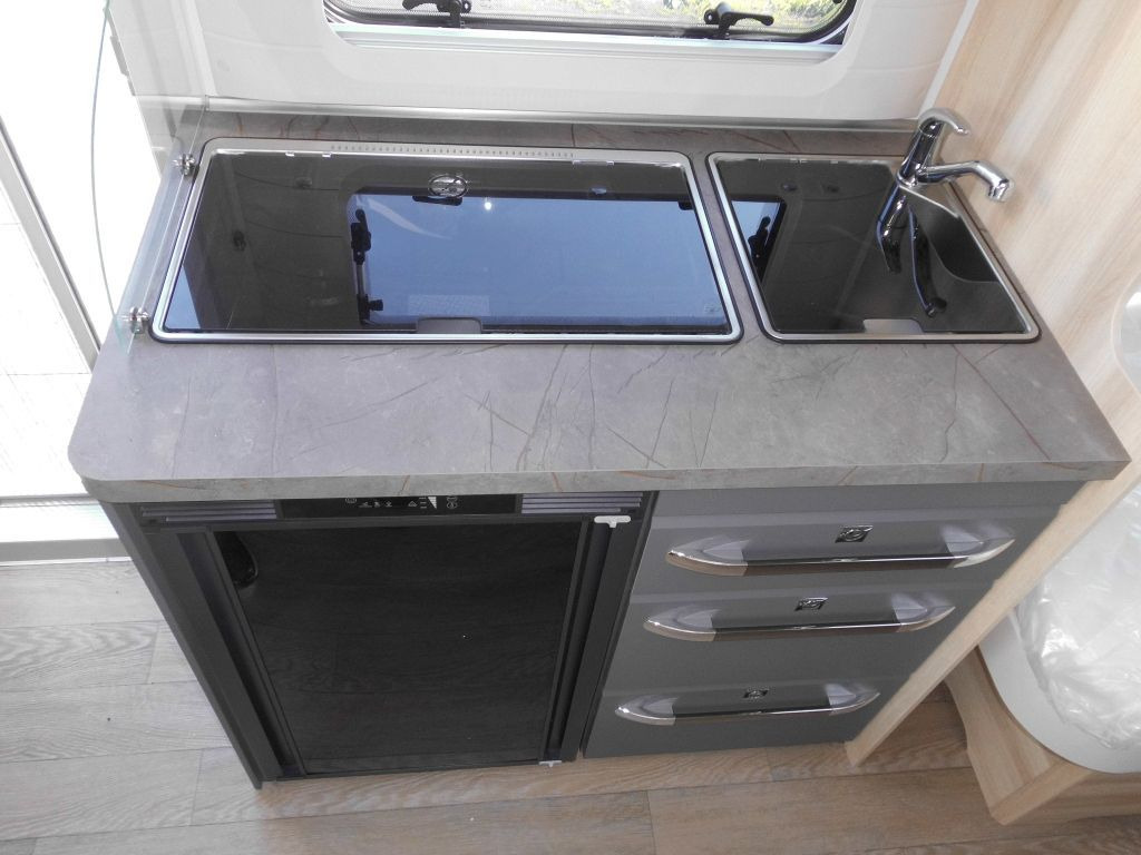 Caravan Hobby De Luxe 460 LU 2025 1500kg.: picture 8