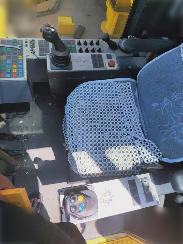 1994 LIEBHERR LHM1200HD - Self-erecting tower crane: picture 5 1994 LIEBHERR LHM1200HD - Self-erecting tower crane: picture 5