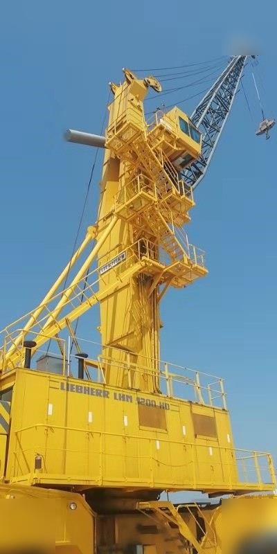 1994 LIEBHERR LHM1200HD - Self-erecting tower crane: picture 2 1994 LIEBHERR LHM1200HD - Self-erecting tower crane: picture 2