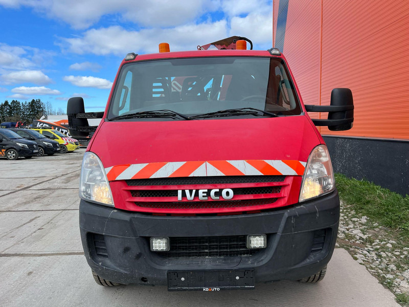 Iveco Daily 65C18 4x2 HMF 683 K2 / PLATFORM L=4256 mm - Flatbed van: picture 3 Iveco Daily 65C18 4x2 HMF 683 K2 / PLATFORM L=4256 mm - Flatbed van: picture 3
