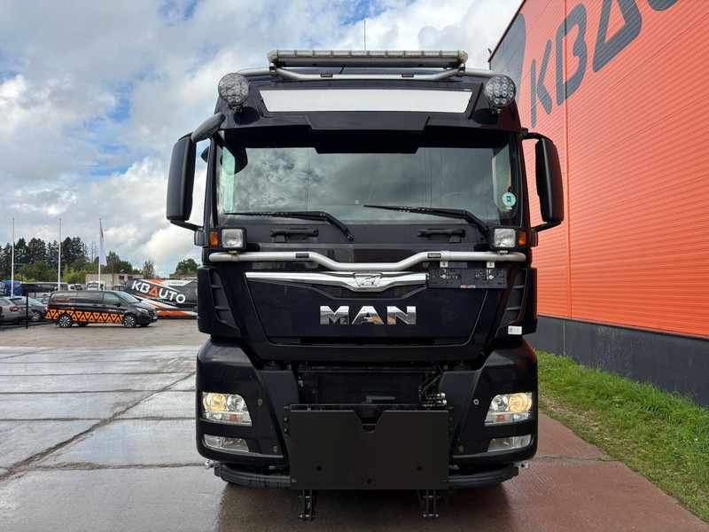 MAN TGX 35.560 8x4*4 LOW MILEAGE ! / INTARDER / JOAB 24 ton / L=5600 mm / SNOW PLOW EQUIPMENT - Hook lift truck: picture 2 MAN TGX 35.560 8x4*4 LOW MILEAGE ! / INTARDER / JOAB 24 ton / L=5600 mm / SNOW PLOW EQUIPMENT - Hook lift truck: picture 2