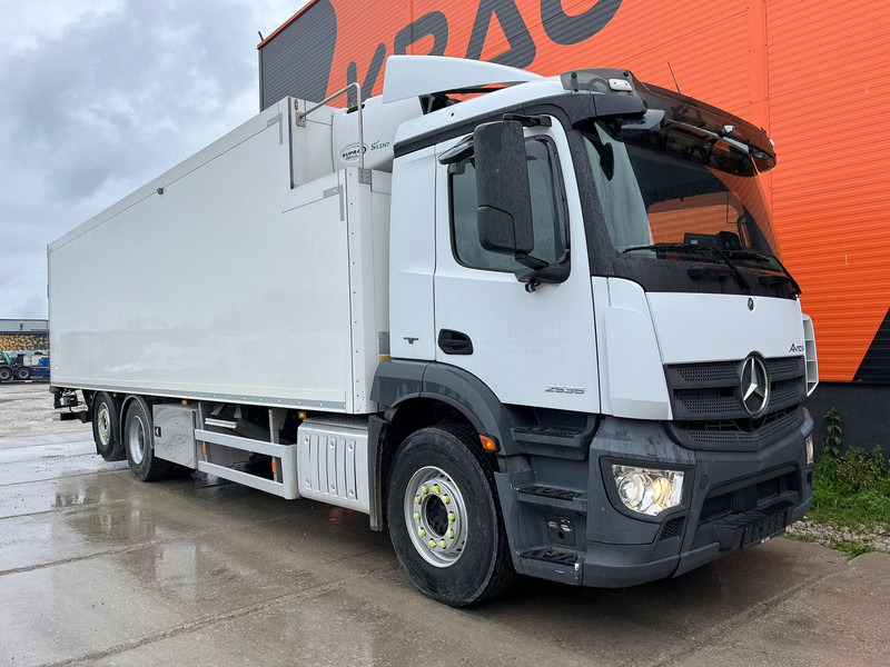 Mercedes-Benz Antos 2535 6x2*4 SUPRA 850 / BOX L=9461 mm - Refrigerator truck: picture 4 Mercedes-Benz Antos 2535 6x2*4 SUPRA 850 / BOX L=9461 mm - Refrigerator truck: picture 4