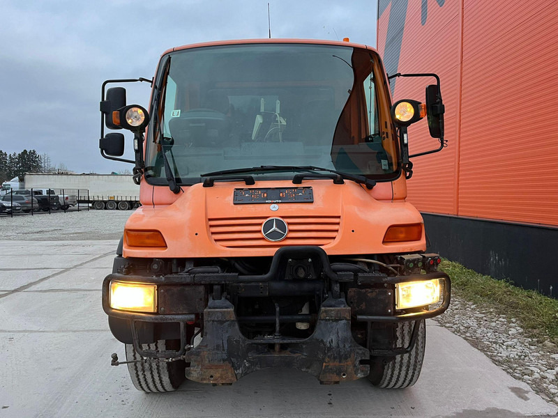 Mercedes-Benz UNIMOG U 300 4x4 TRILETY SK / 6918 hours - Road sweeper: picture 3 Mercedes-Benz UNIMOG U 300 4x4 TRILETY SK / 6918 hours - Road sweeper: picture 3