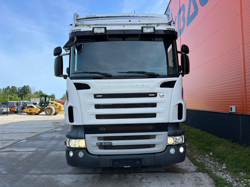 Scania R 440 6x2*4 FASSI F260XP / PLATFORM L=6760 mm - Dropside/ Flatbed truck, Crane truck: picture 3 Scania R 440 6x2*4 FASSI F260XP / PLATFORM L=6760 mm - Dropside/ Flatbed truck, Crane truck: picture 3