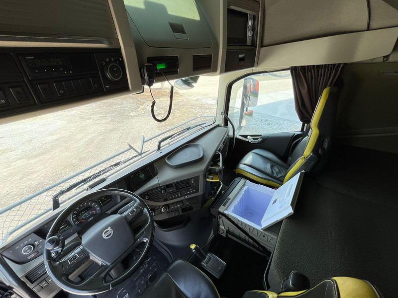 Tractor unit Volvo FH 16 750 6x4 GCW 76 ton / TANDEM AXLE LIFT: picture 20