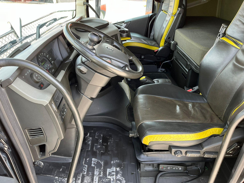 Tractor unit Volvo FH 16 750 6x4 GCW 76 ton / TANDEM AXLE LIFT: picture 19