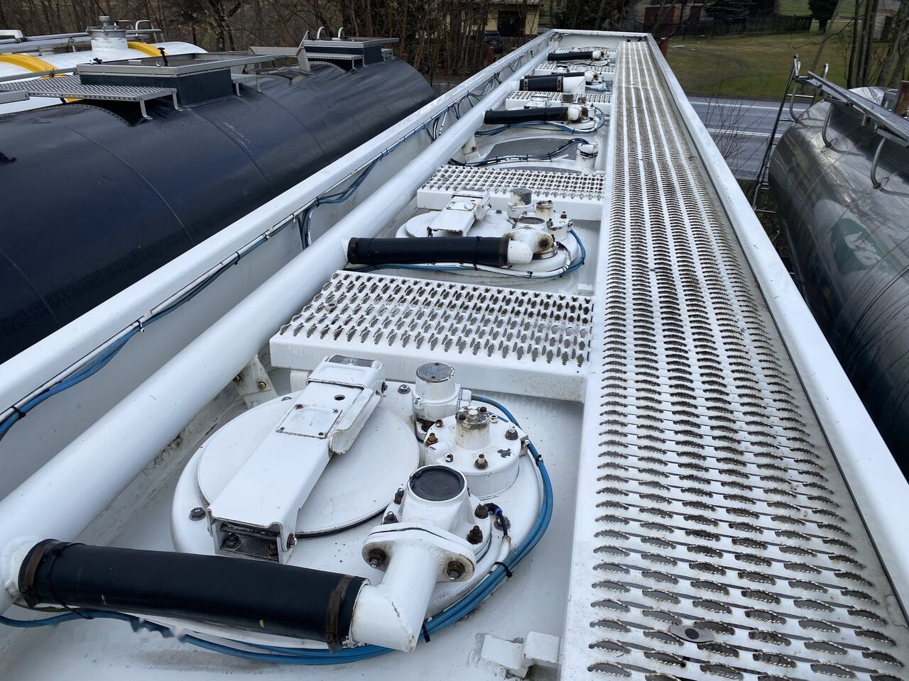 Tank semi-trailer for transportation of fuel LAG: picture 18