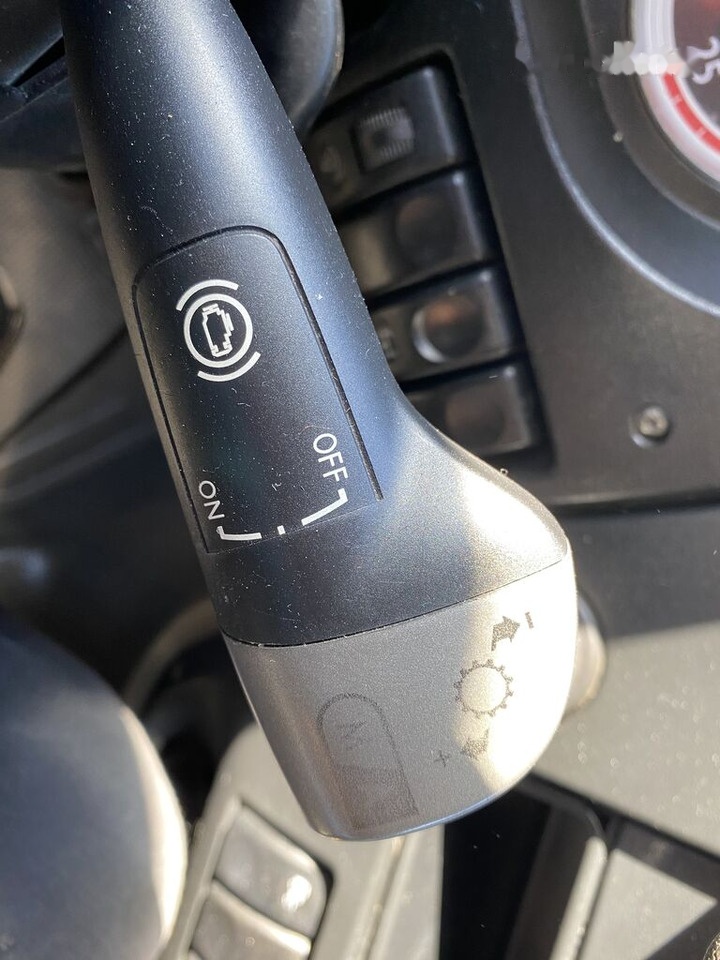 Tractor unit DAF XF 105 460: picture 12