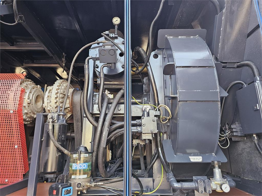 Vacuum truck Iveco Saugbagger vacuum cleaner excavator sucking loos: picture 12